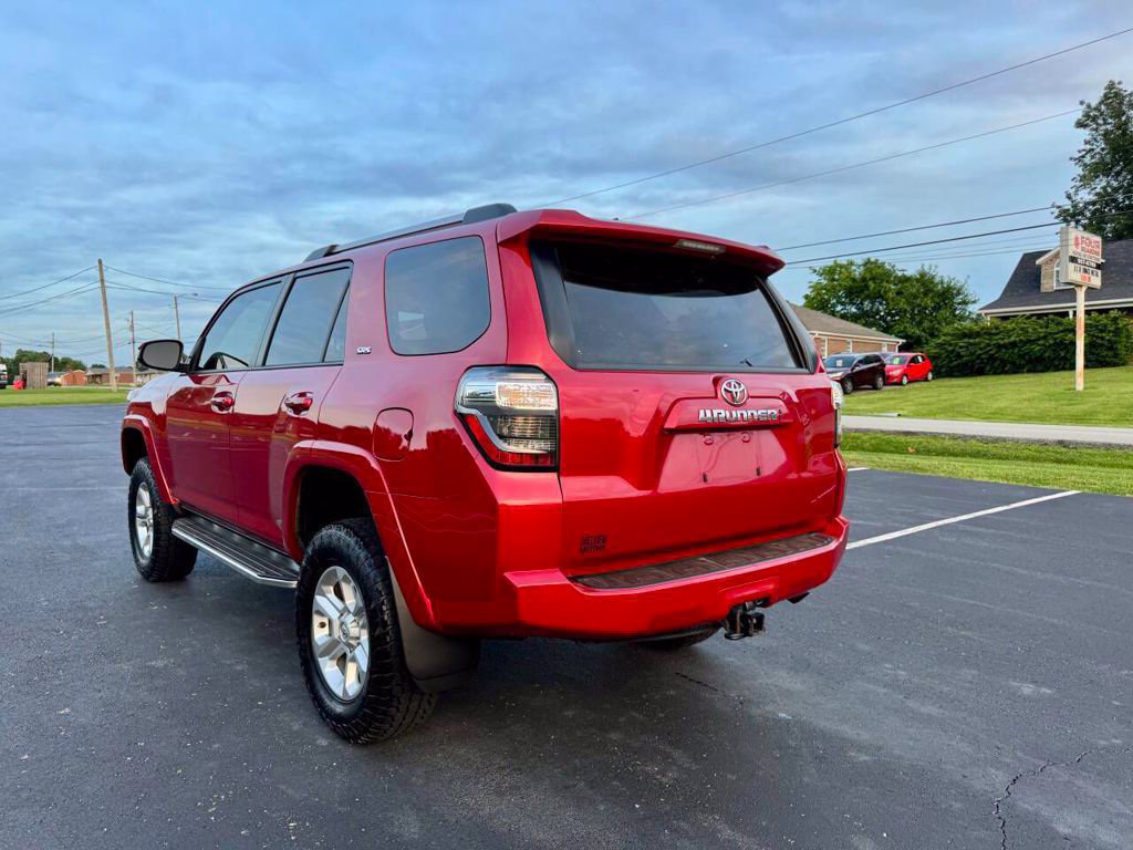 Used 2022 Toyota 4Runner SR5 AWD/4WD image 9