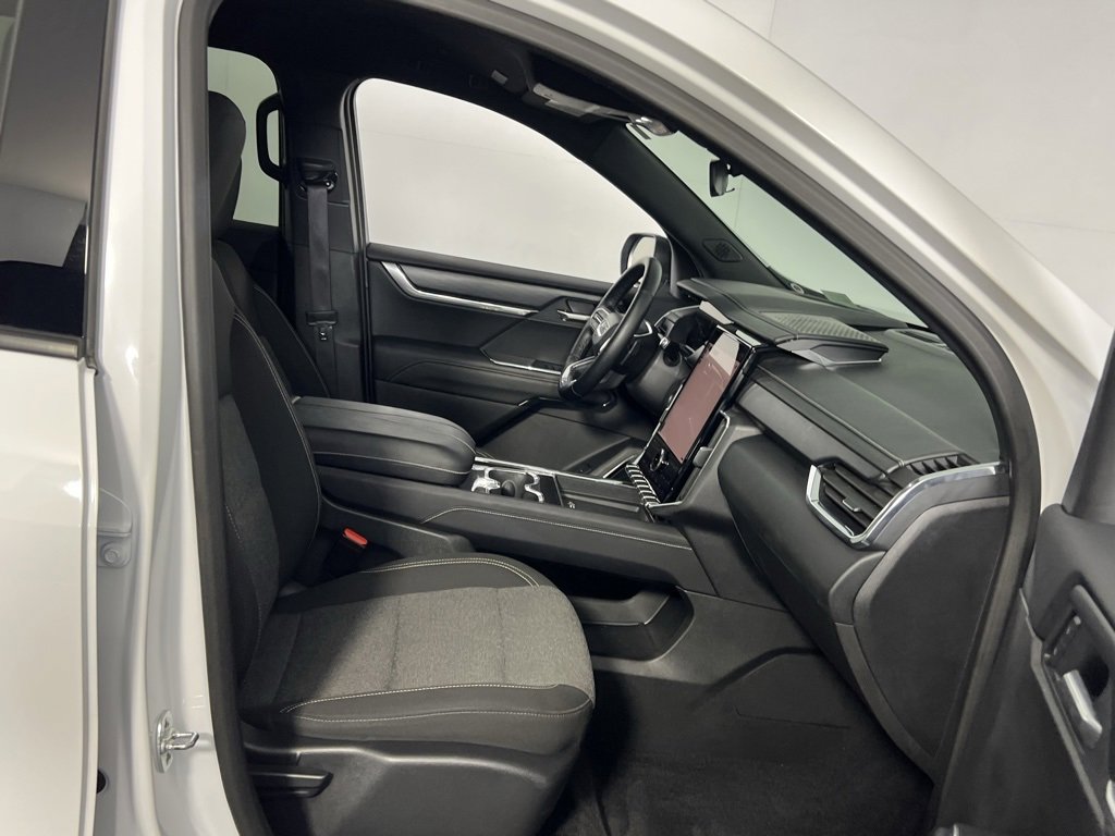 Used 2025 GMC Acadia Elevation image 35