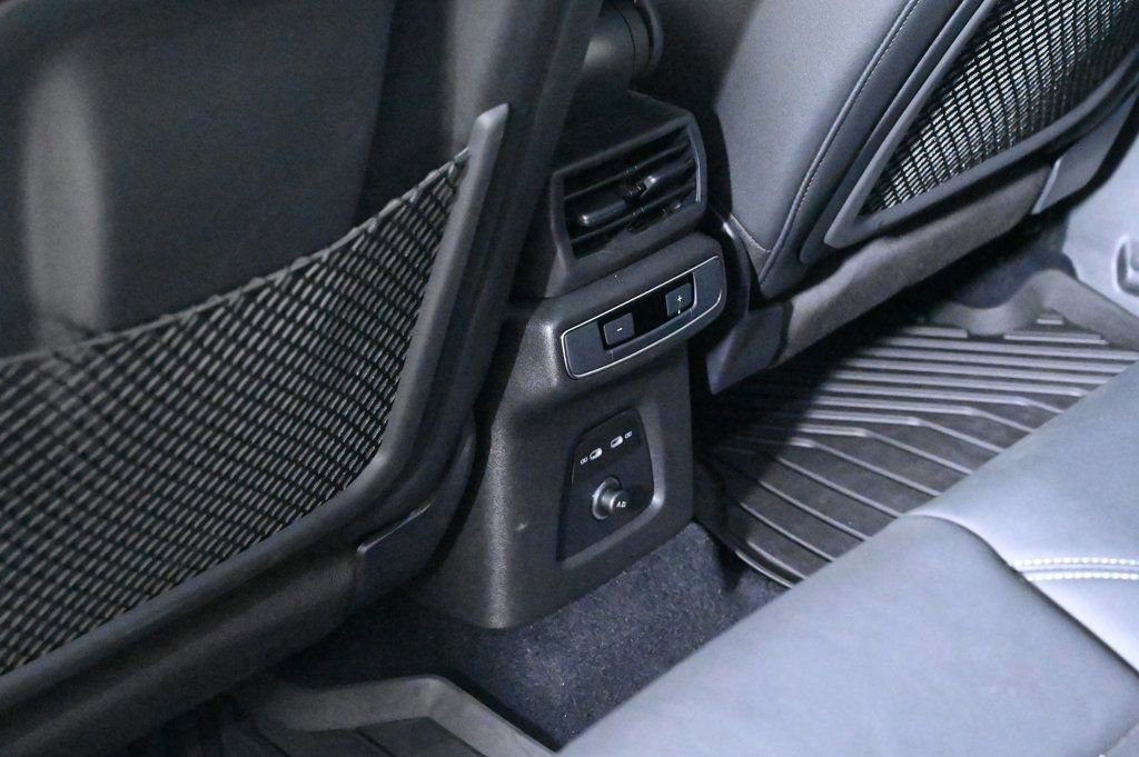 Used 2023 Audi Q4 e-tron Premium Plus w/ Premium Plus image 18