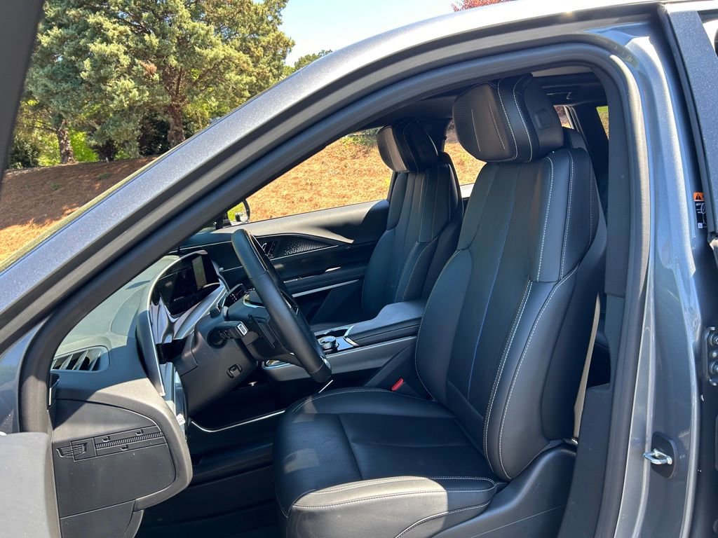 Used 2023 Cadillac Lyriq 2WD image 41