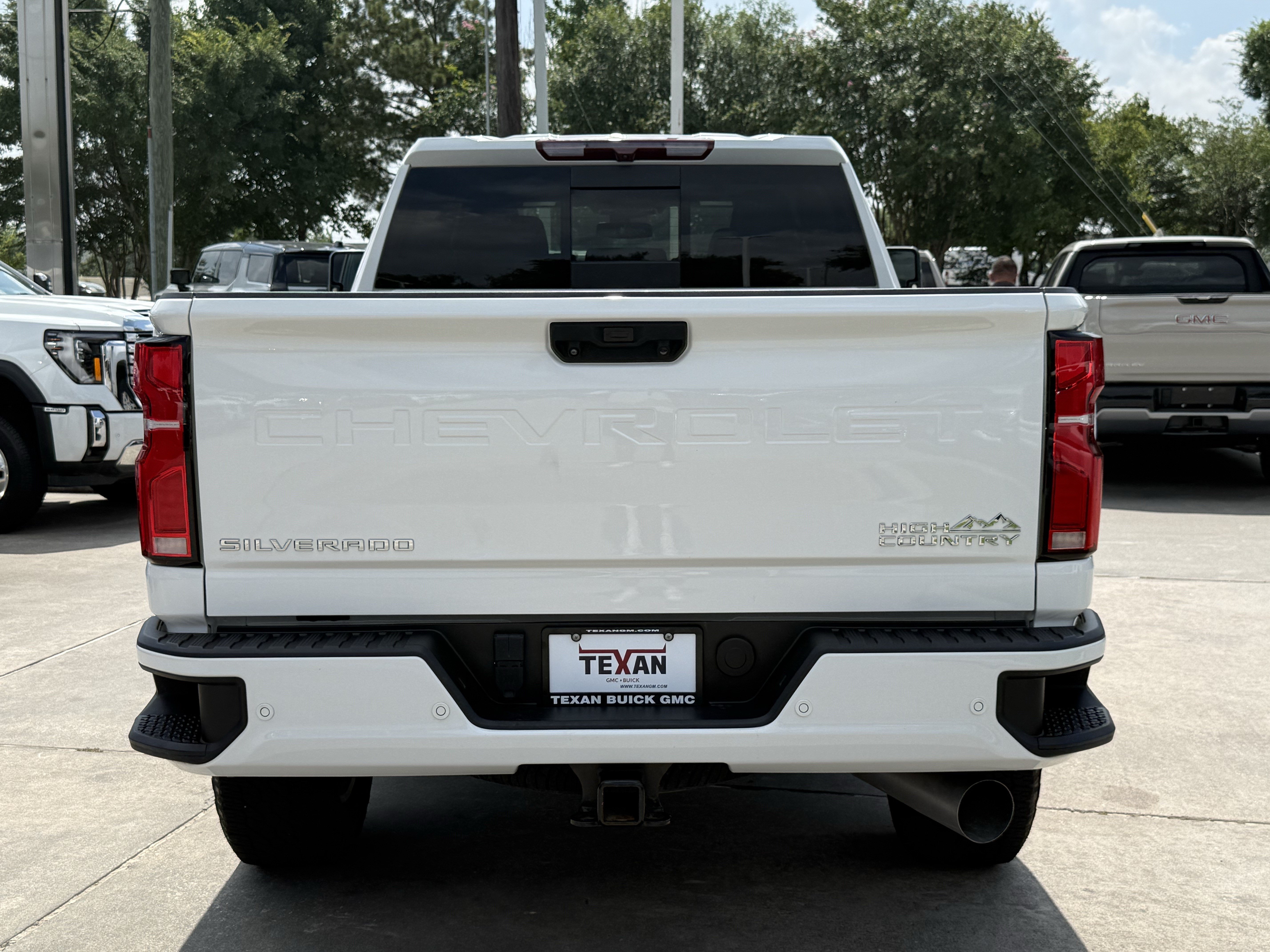 Used 2024 Chevrolet Silverado 2500 High Country AWD/4WD image 6