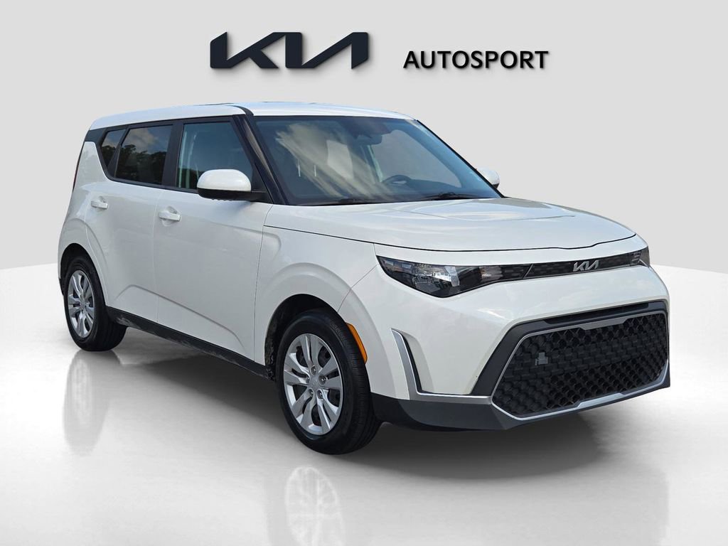 Certified 2023 Kia Soul LX image 3