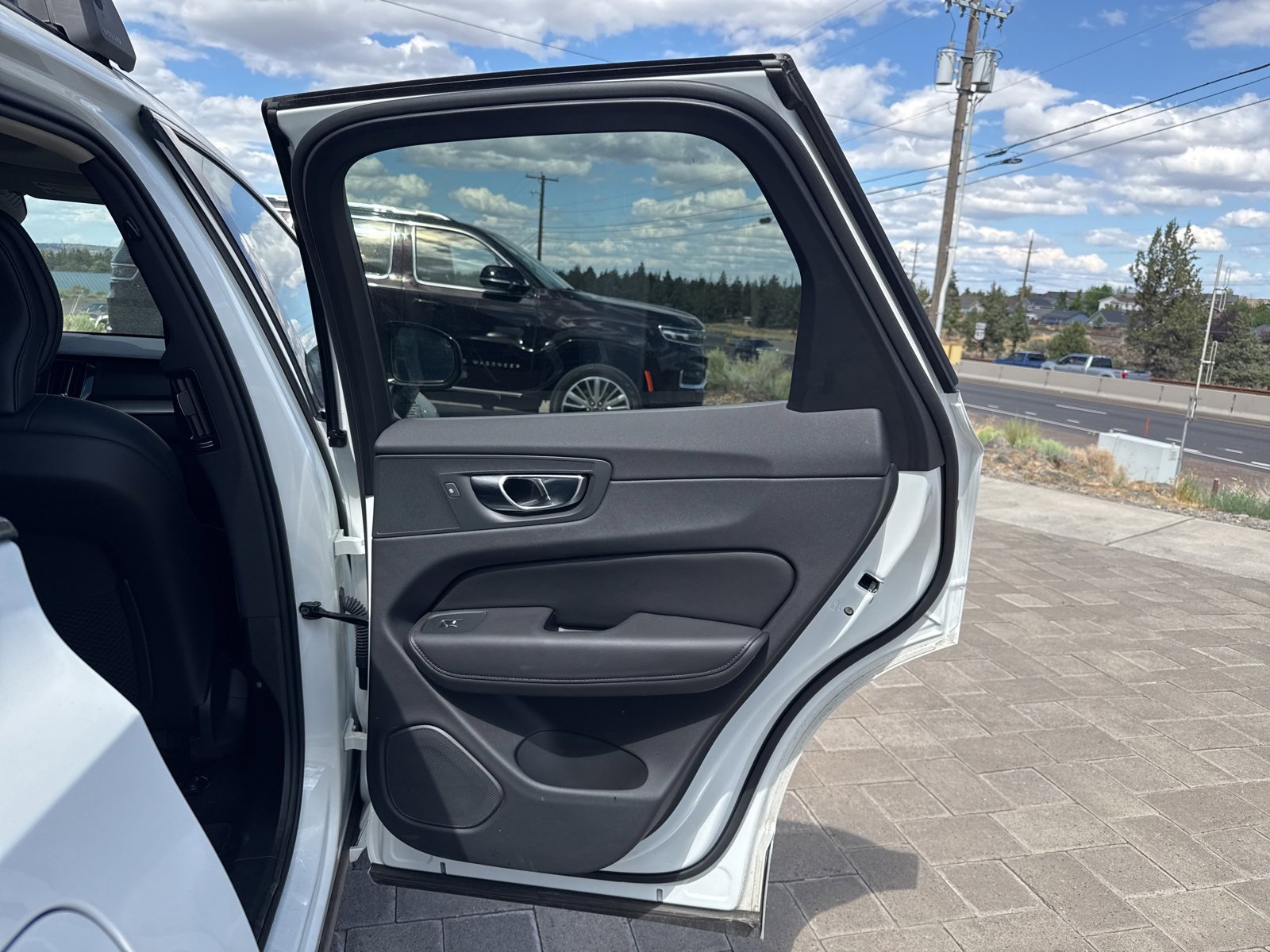 Certified 2025 Volvo XC60 T8 Core w/ Protection Package Premier image 13