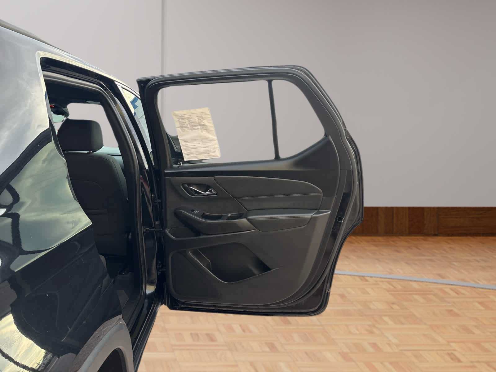 Used 2023 Chevrolet Traverse LT FWD image 14