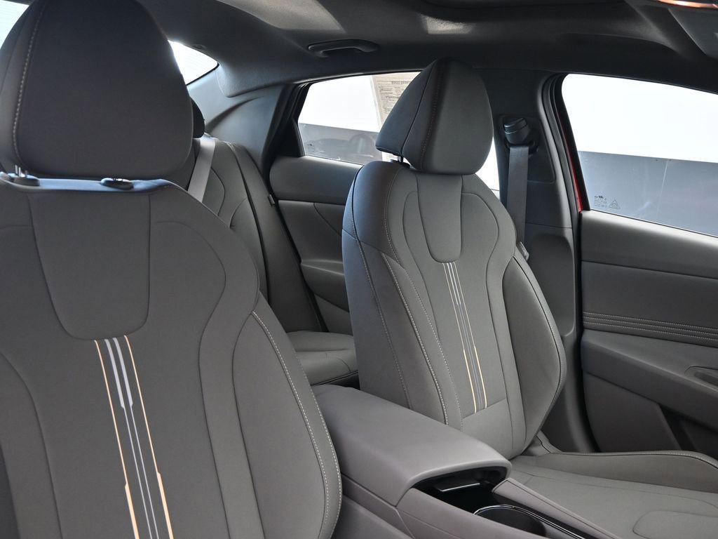 Used 2025 Hyundai Elantra SEL image 11