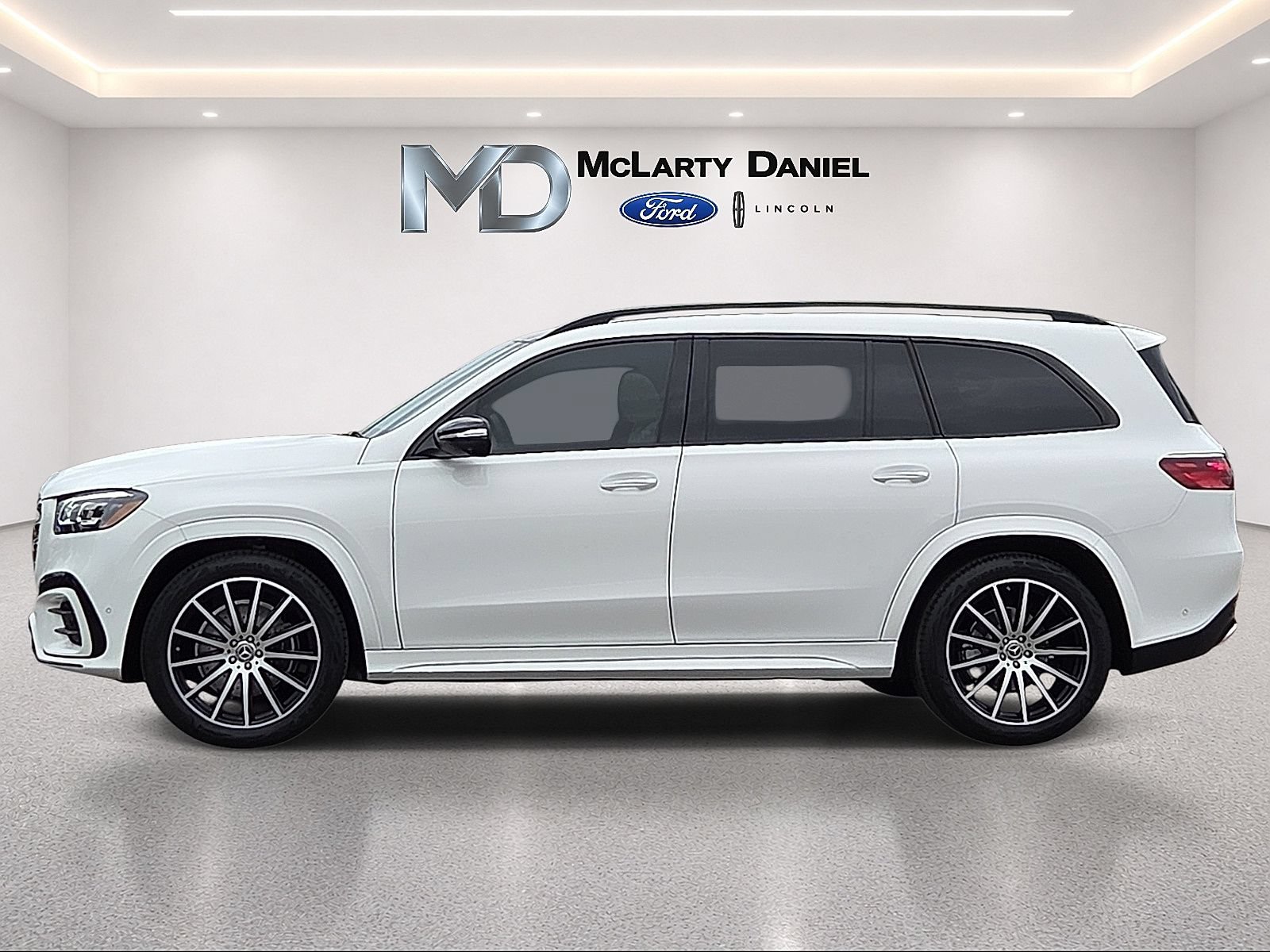 Used 2026 Mercedes-Benz GLS 450 4MATIC image 3