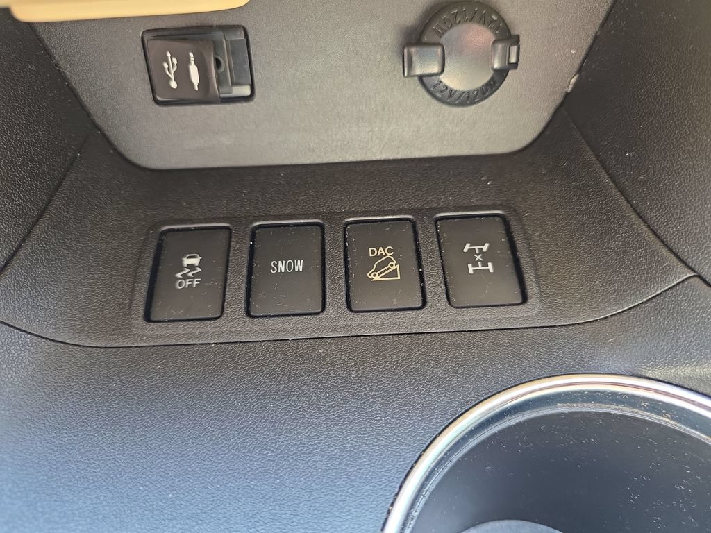 Used 2015 Toyota Highlander XLE AWD/4WD image 29