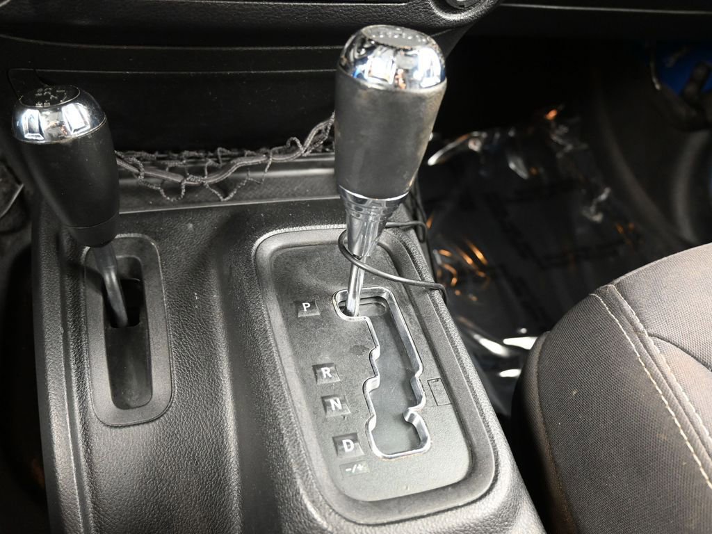 Used 2015 Jeep Wrangler Unlimited Sahara w/ Dual Top Group image 20