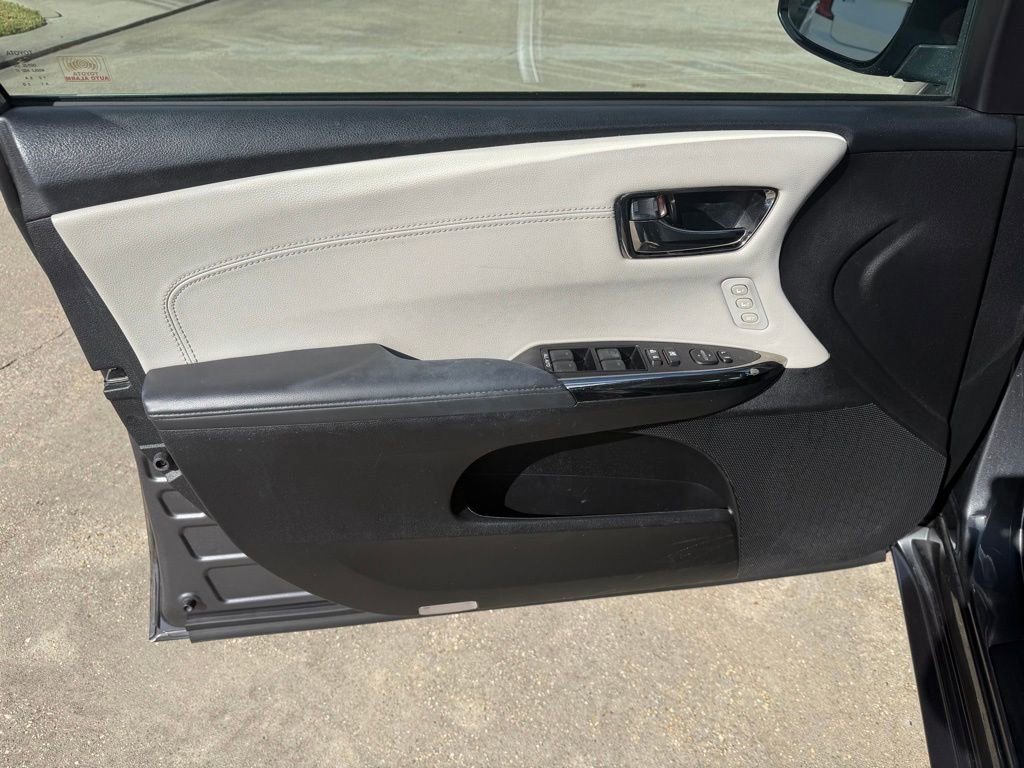 Used 2018 Toyota Avalon XLE Premium image 11