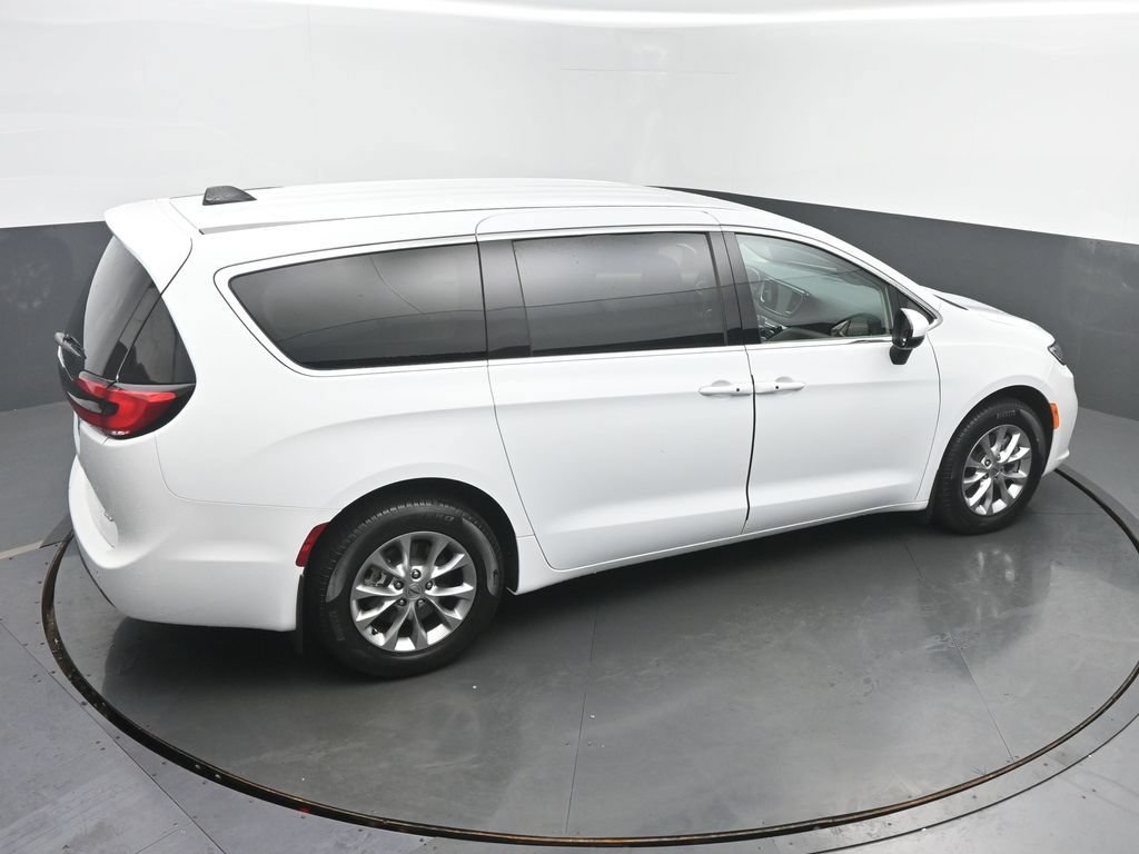 Used 2023 Chrysler Pacifica Touring-L AWD/4WD image 51