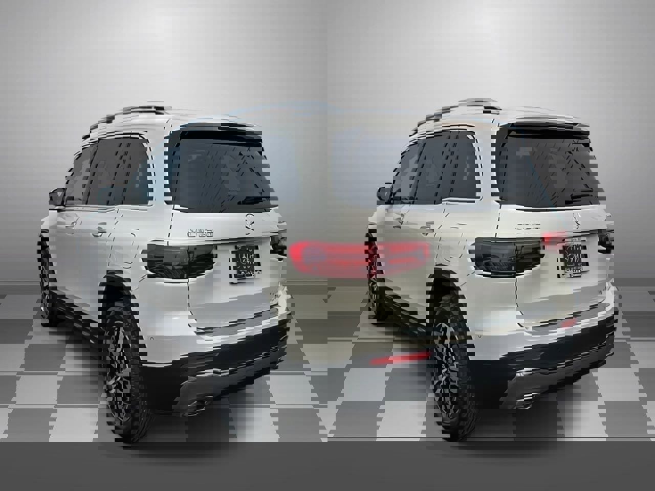 Used 2025 Mercedes-Benz GLB 250 4MATIC image 4