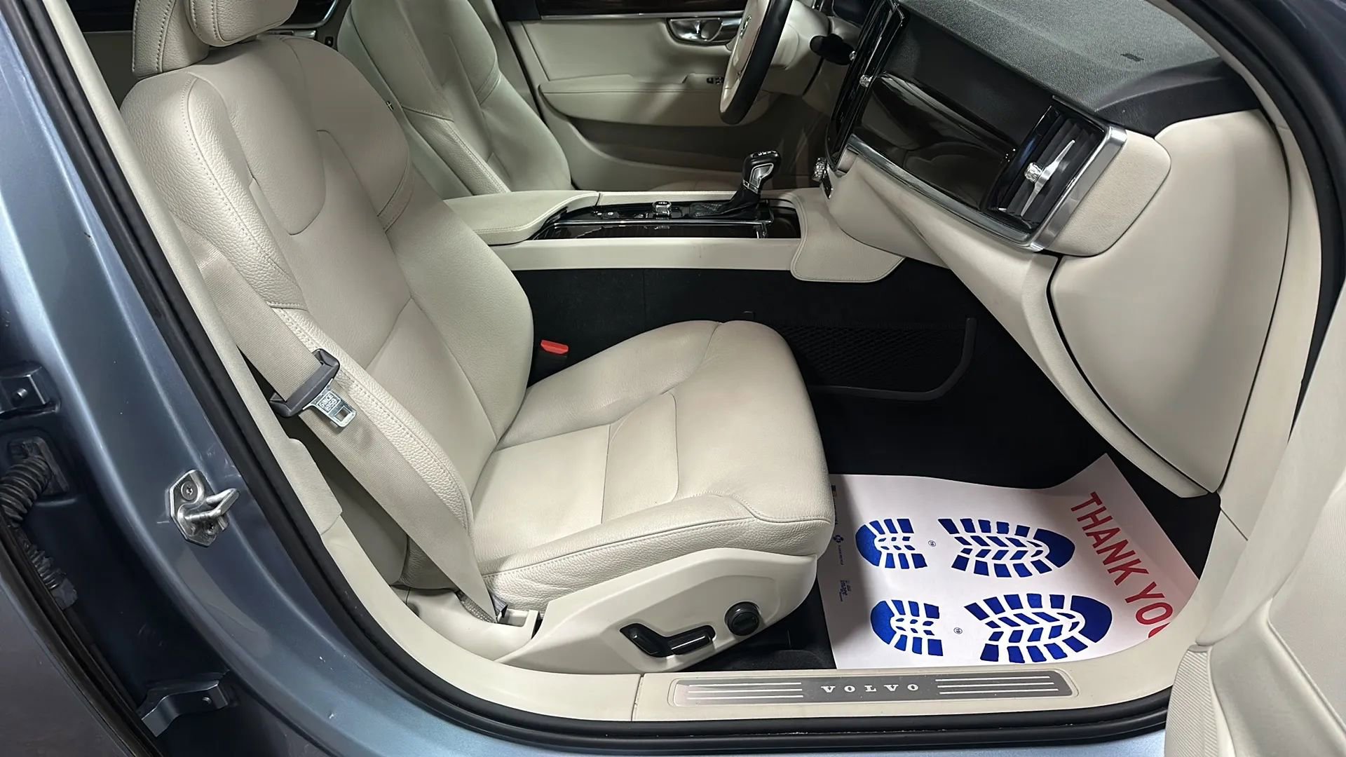 Used 2020 Volvo S90 T6 Momentum image 17