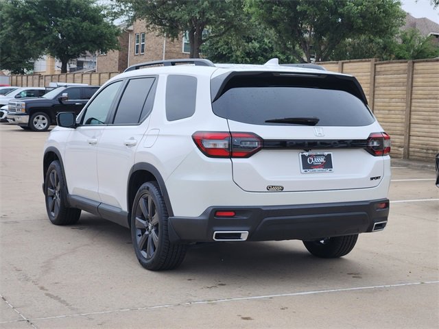 Used 2025 Honda Pilot Sport image 2