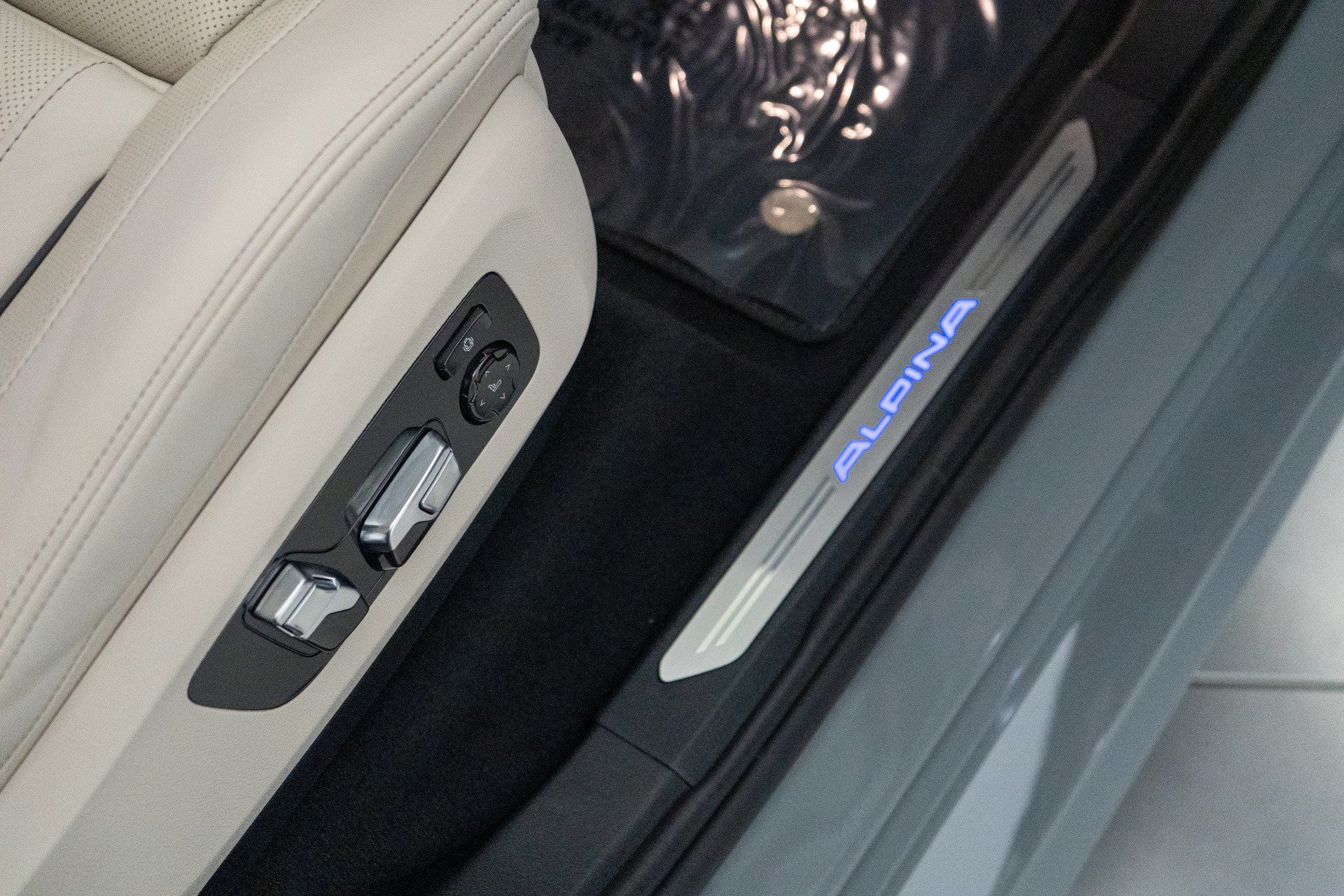 Used 2024 BMW ALPINA XB7 AWD/4WD image 33