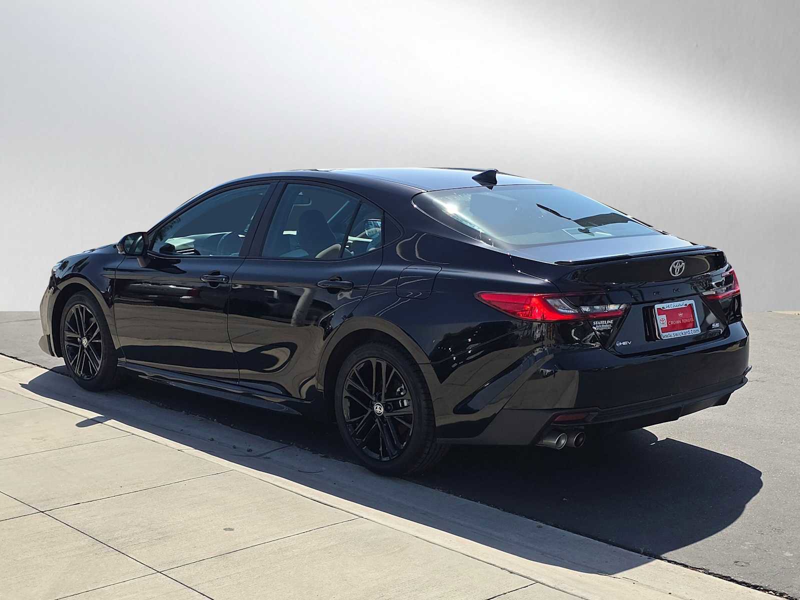 Used 2025 Toyota Camry SE FWD image 5