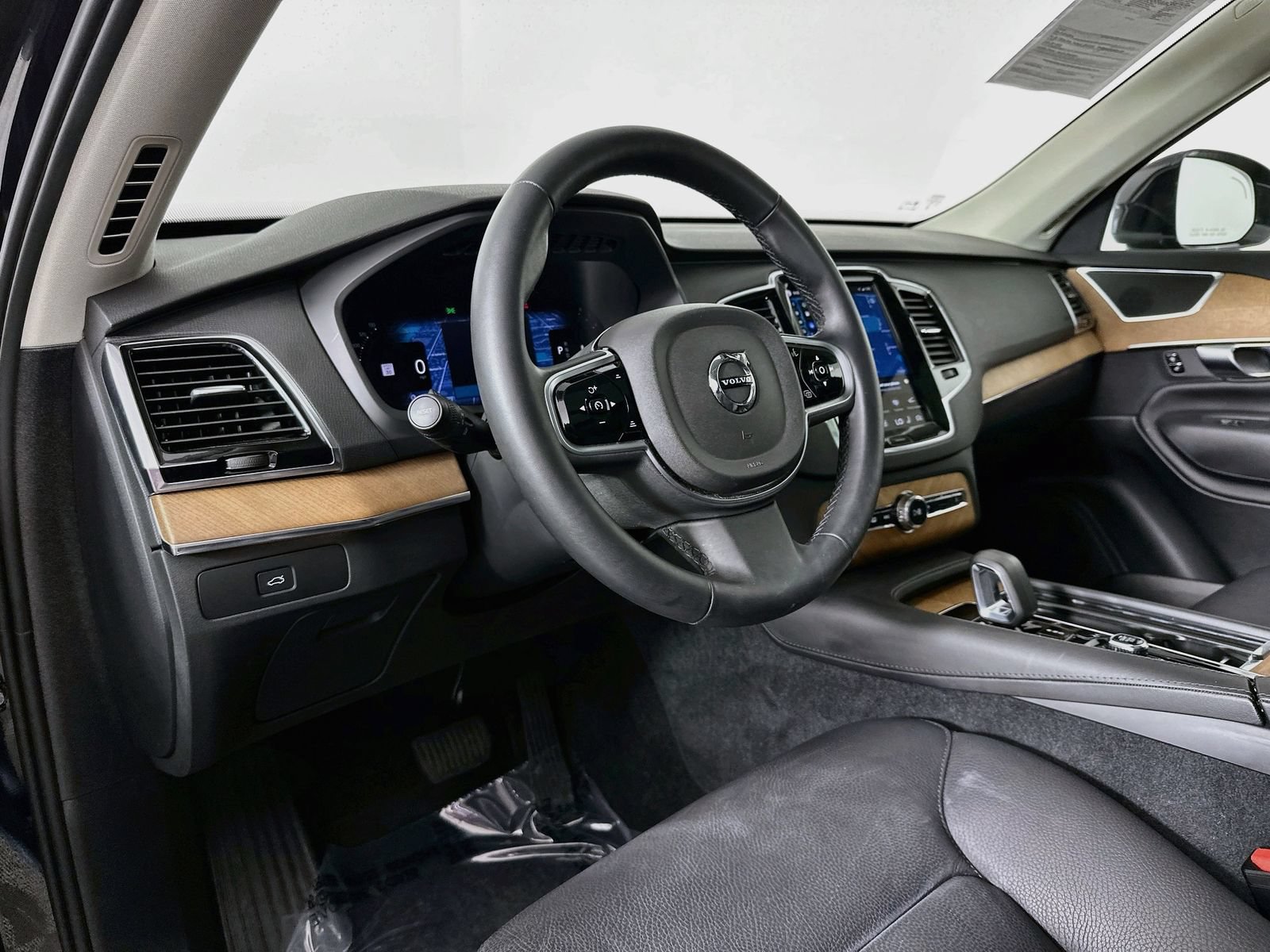 Used 2025 Volvo XC90 B6 Plus w/ Protection Package Premier AWD/4WD image 9