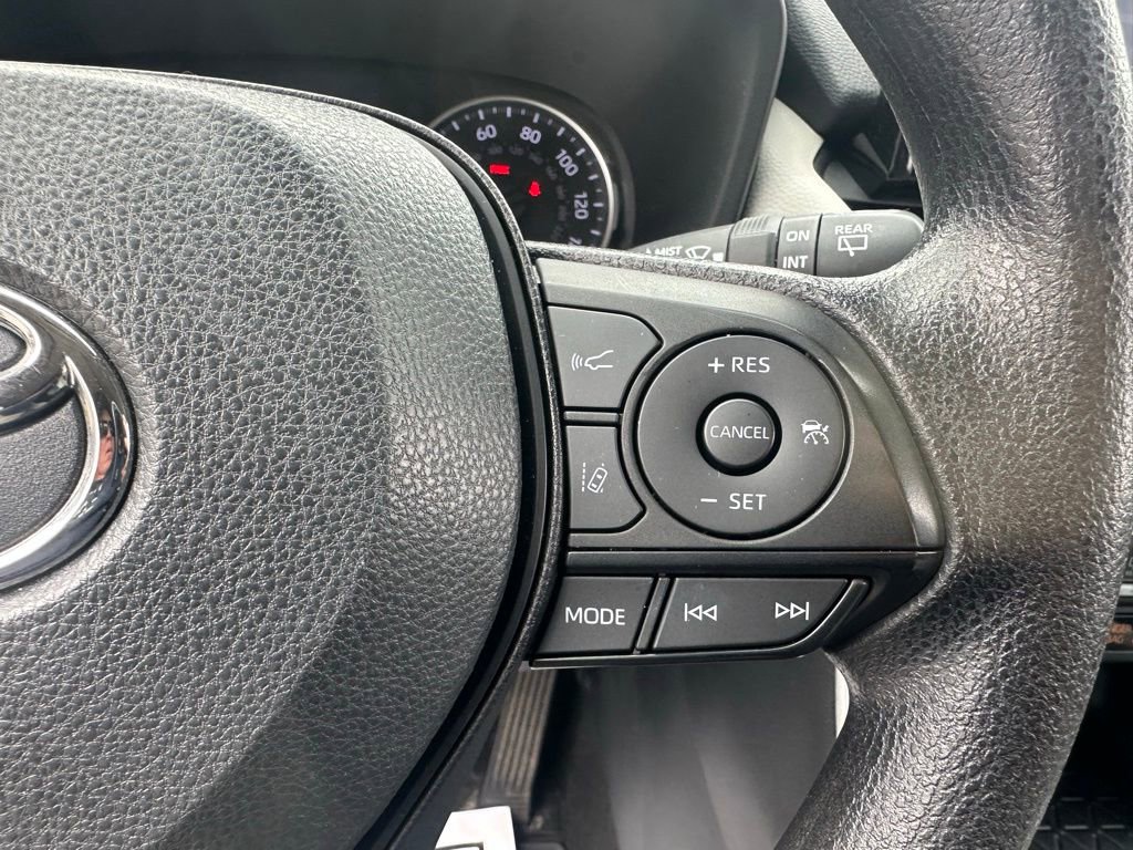 Used 2022 Toyota RAV4 XLE w/ Convenience Package image 29