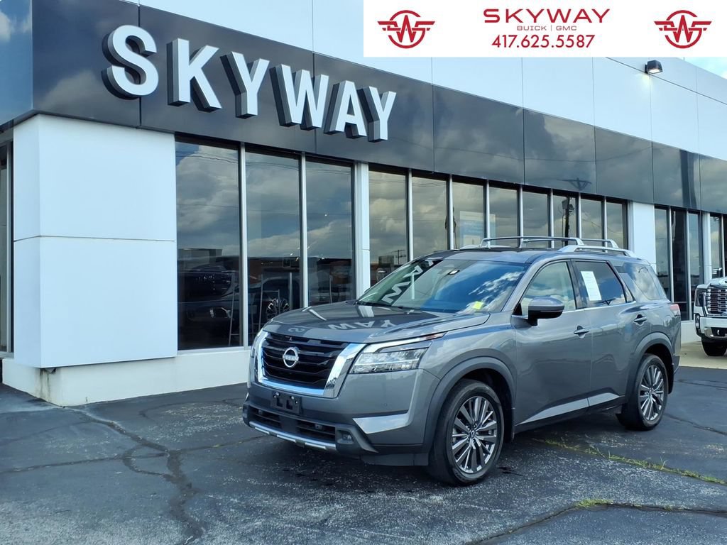 Used 2024 Nissan Pathfinder SL w/ SL Premium Package FWD image 1