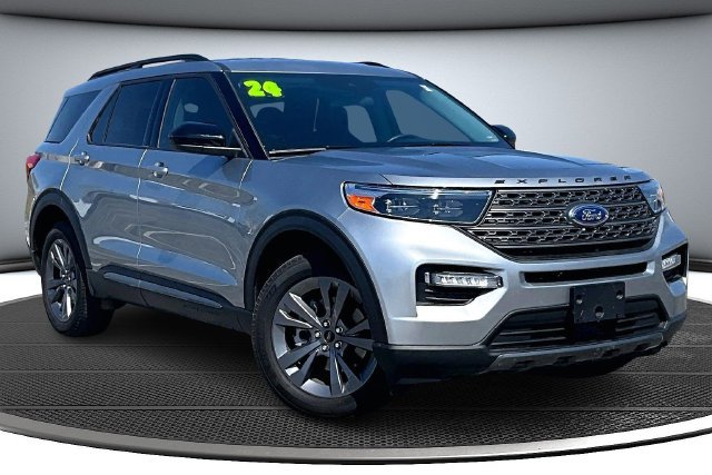 Used 2024 Ford Explorer XLT w/ Equipment Group 202A AWD/4WD image 3