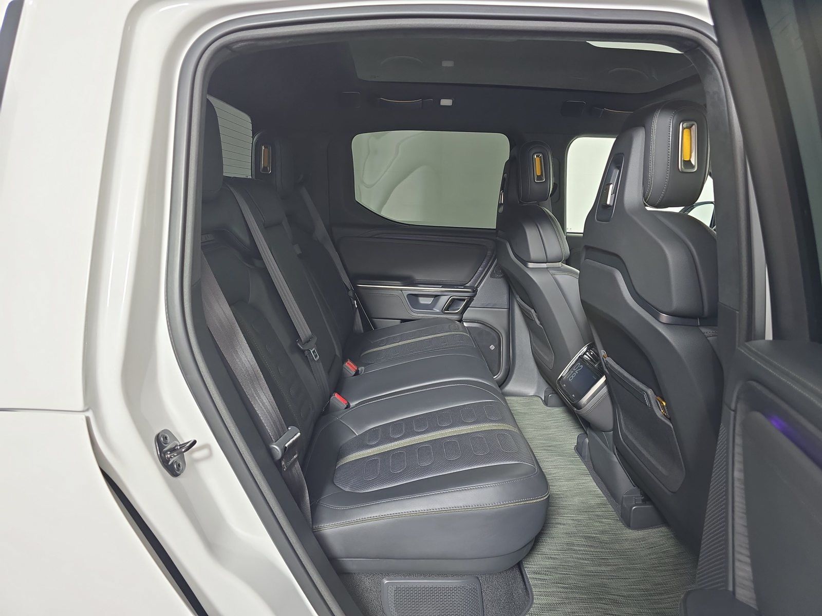 Used 2023 Rivian R1T Adventure Dual AWD/4WD image 22