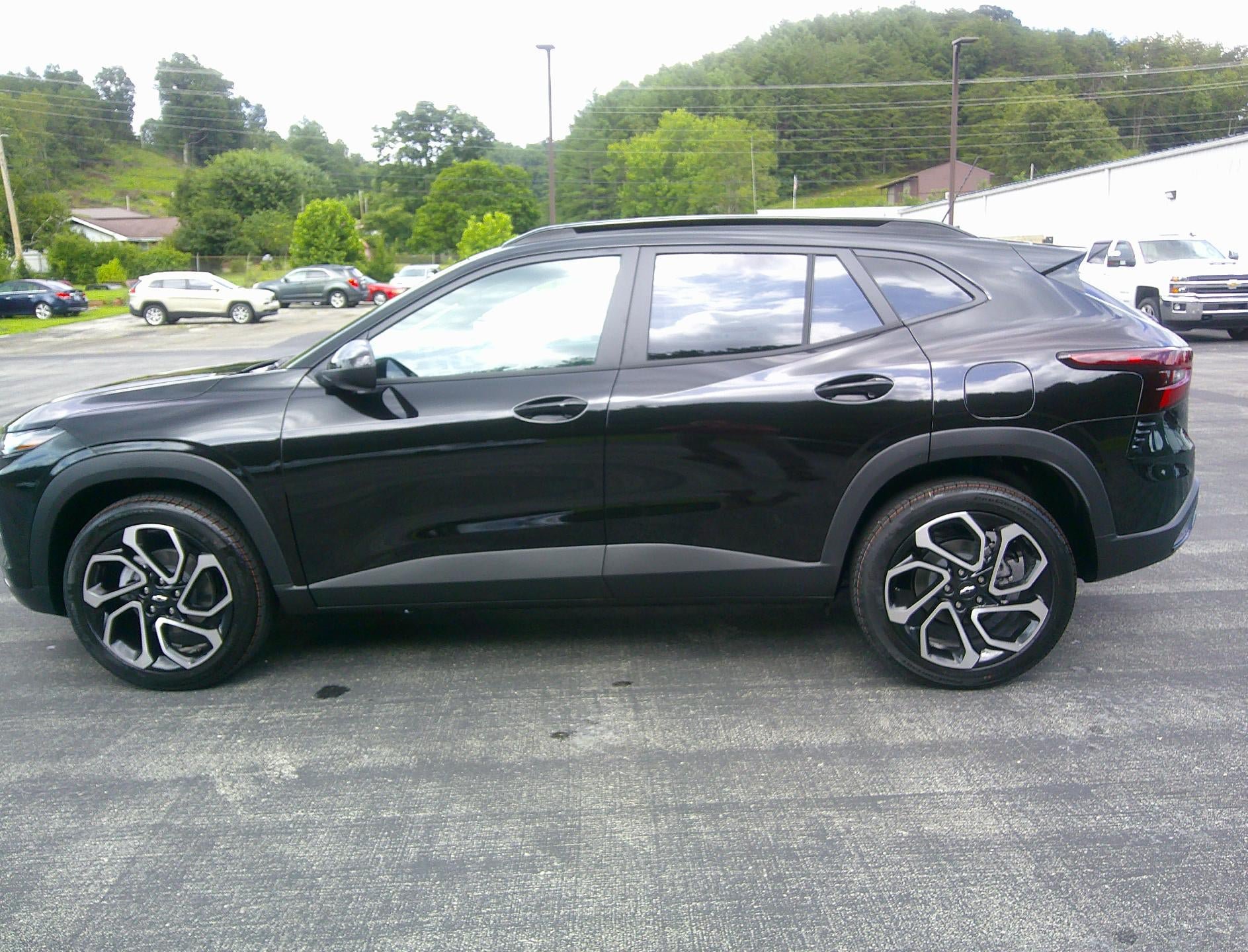 New 2026 Chevrolet Trax RS w/ Sunroof Package FWD image 2