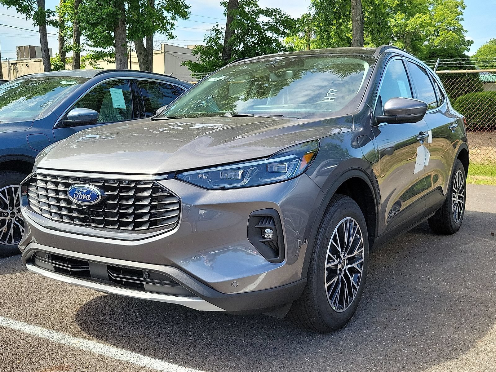 New 2024 Ford Escape SE w/ PHEV Premium Package FWD image 3