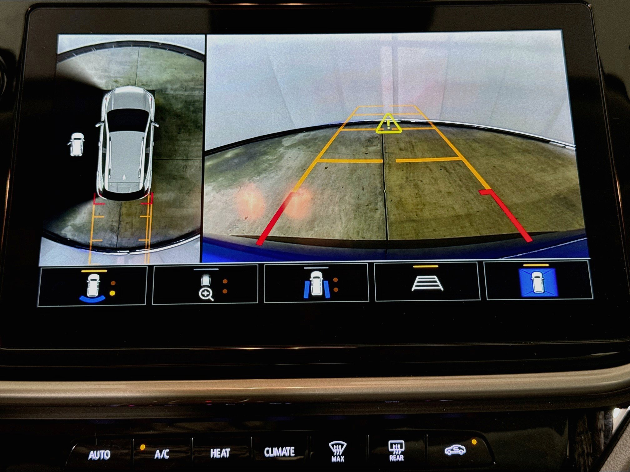 Used 2023 Chevrolet Bolt EUV Premier w/ Sun & Sound Package FWD image 16