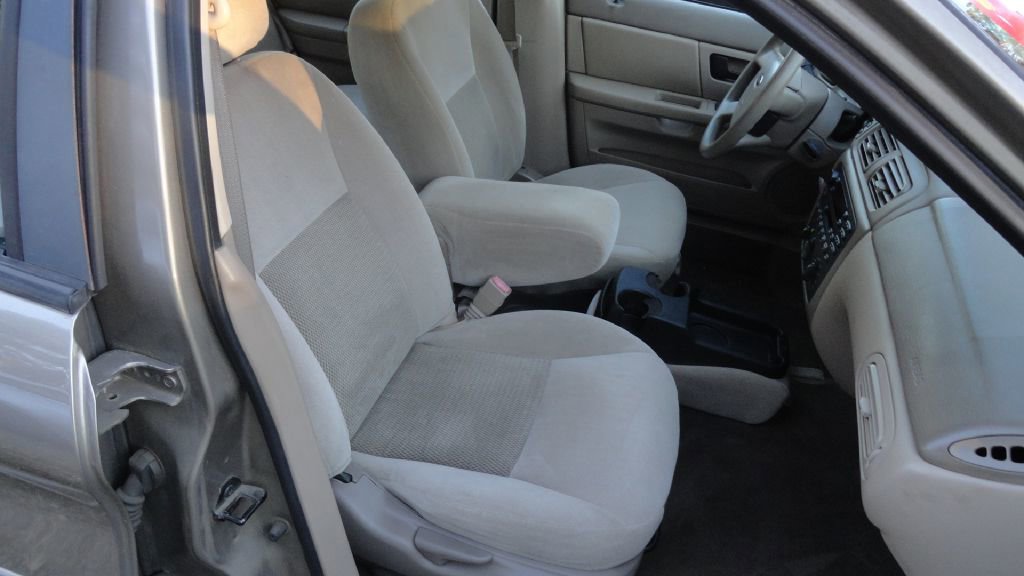 Used 2004 Ford Taurus SE image 12