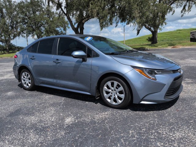 Used 2025 Toyota Corolla LE FWD image 2