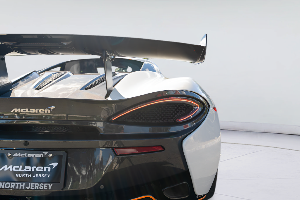 Used 2020 McLaren 620R RWD image 27