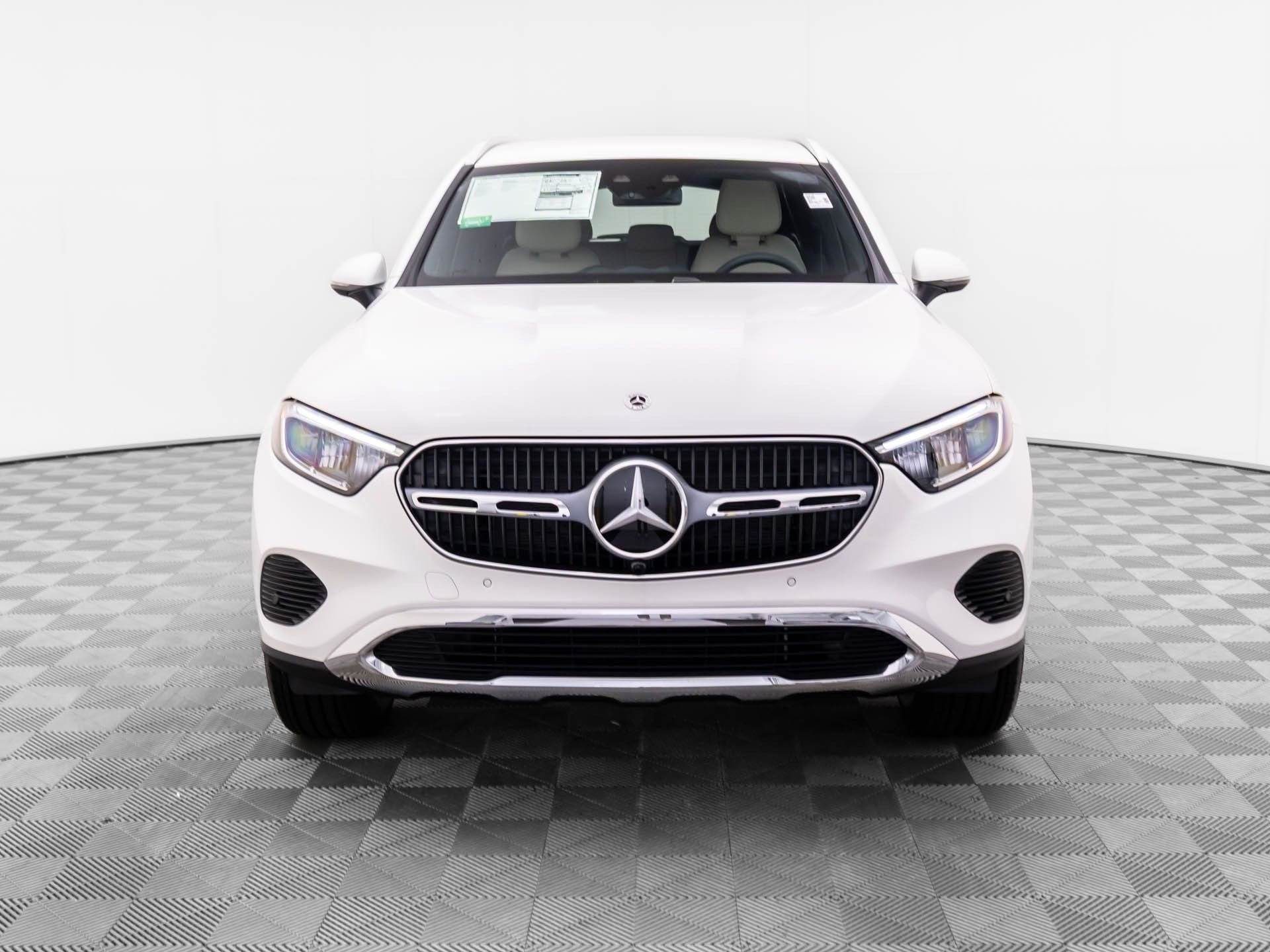 New 2025 Mercedes-Benz GLC 350e 4MATIC image 9