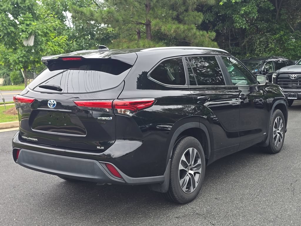 Used 2023 Toyota Highlander XLE AWD/4WD image 4