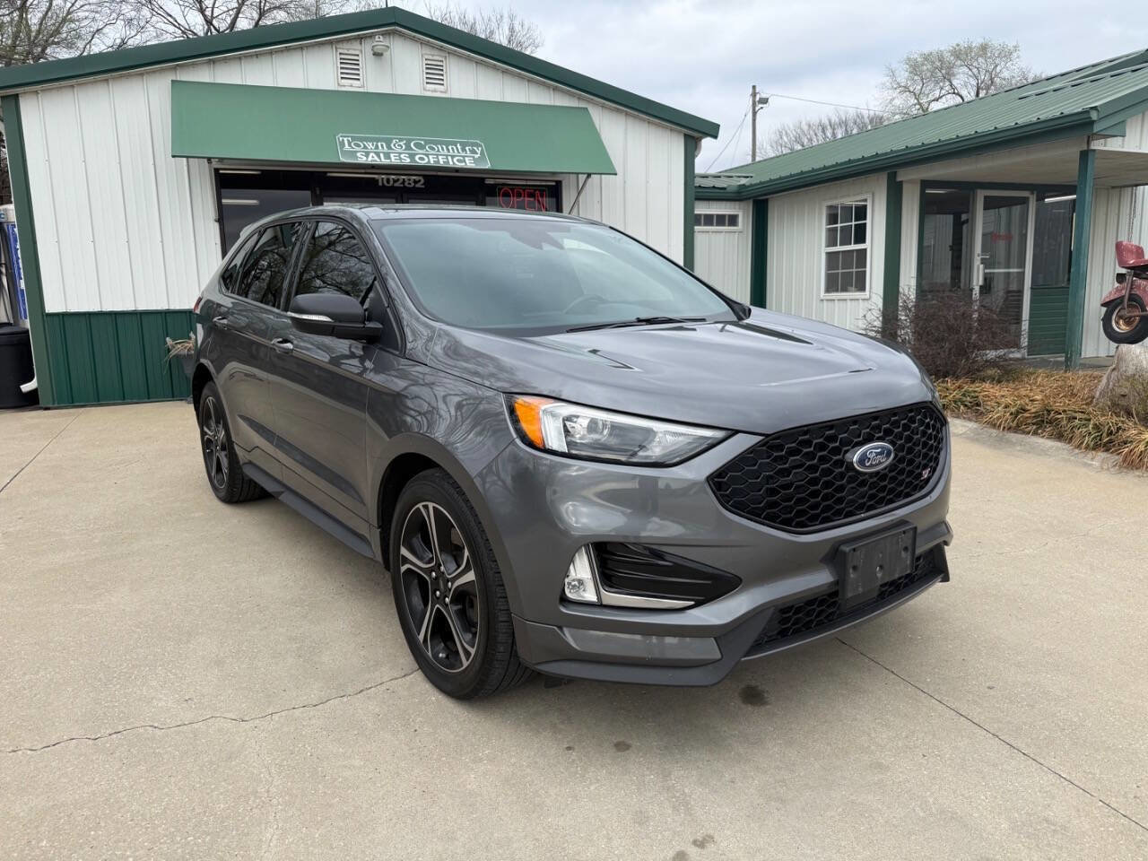 Used 2021 Ford Edge ST image 3