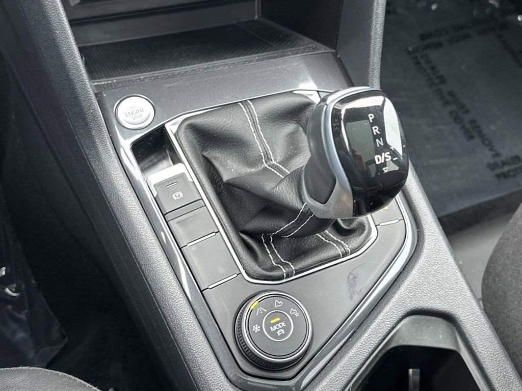 Certified 2023 Volkswagen Tiguan SEL R-Line image 33