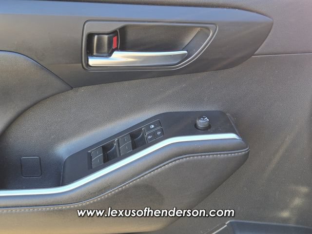 Used 2020 Toyota Highlander XLE FWD image 22