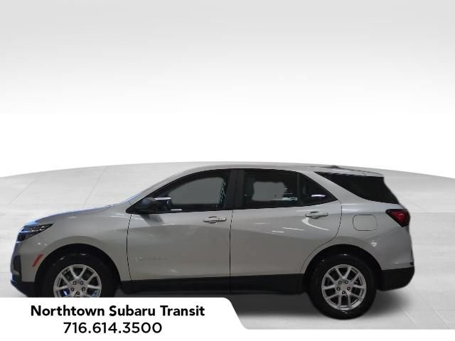 Used 2022 Chevrolet Equinox LS FWD image 2