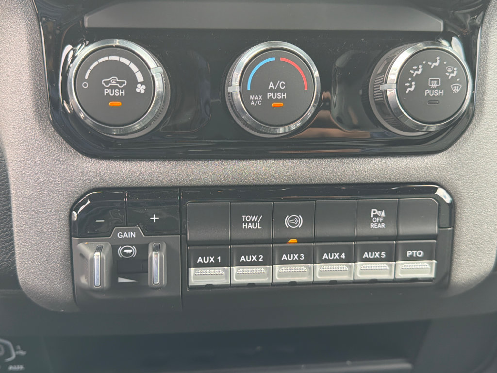 New 2026 RAM 3500 Tradesman AWD/4WD image 32