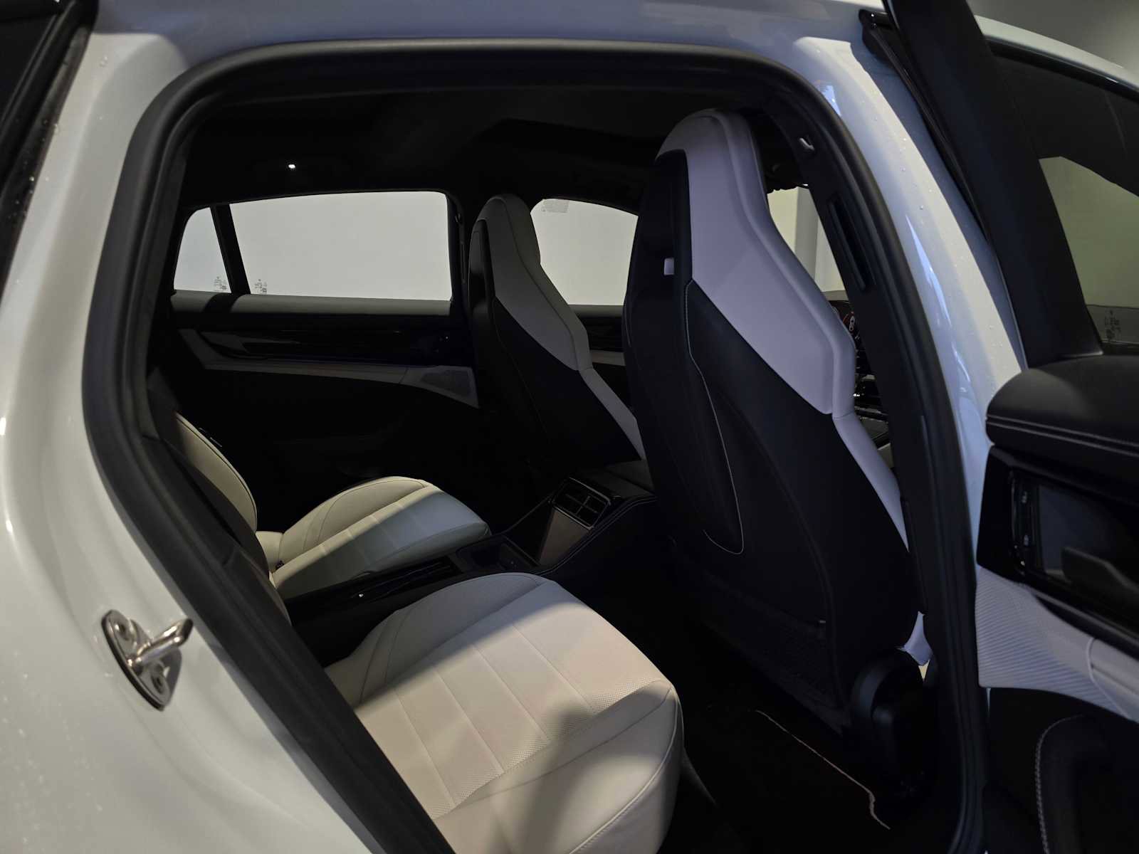 Used 2025 Porsche Panamera GTS image 18