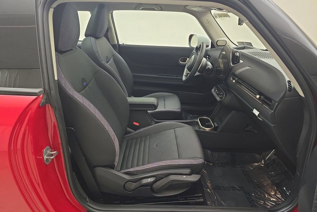 Certified 2025 MINI Cooper 2-Door Hardtop image 27