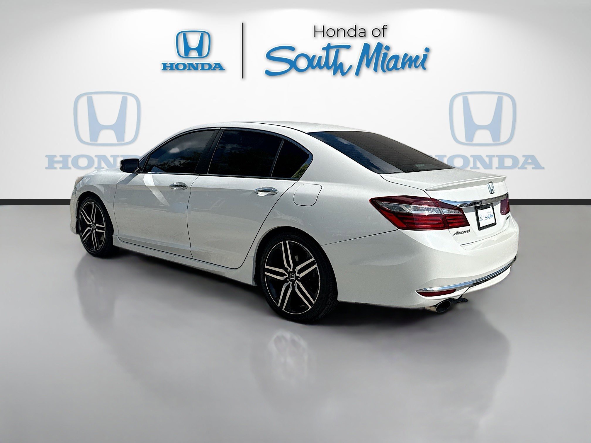 Used 2016 Honda Accord Sport image 5