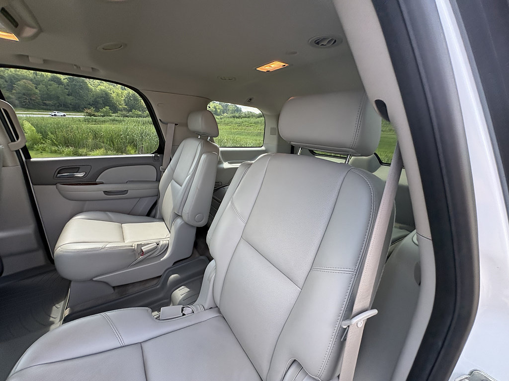Used 2010 Chevrolet Tahoe LTZ RWD image 20