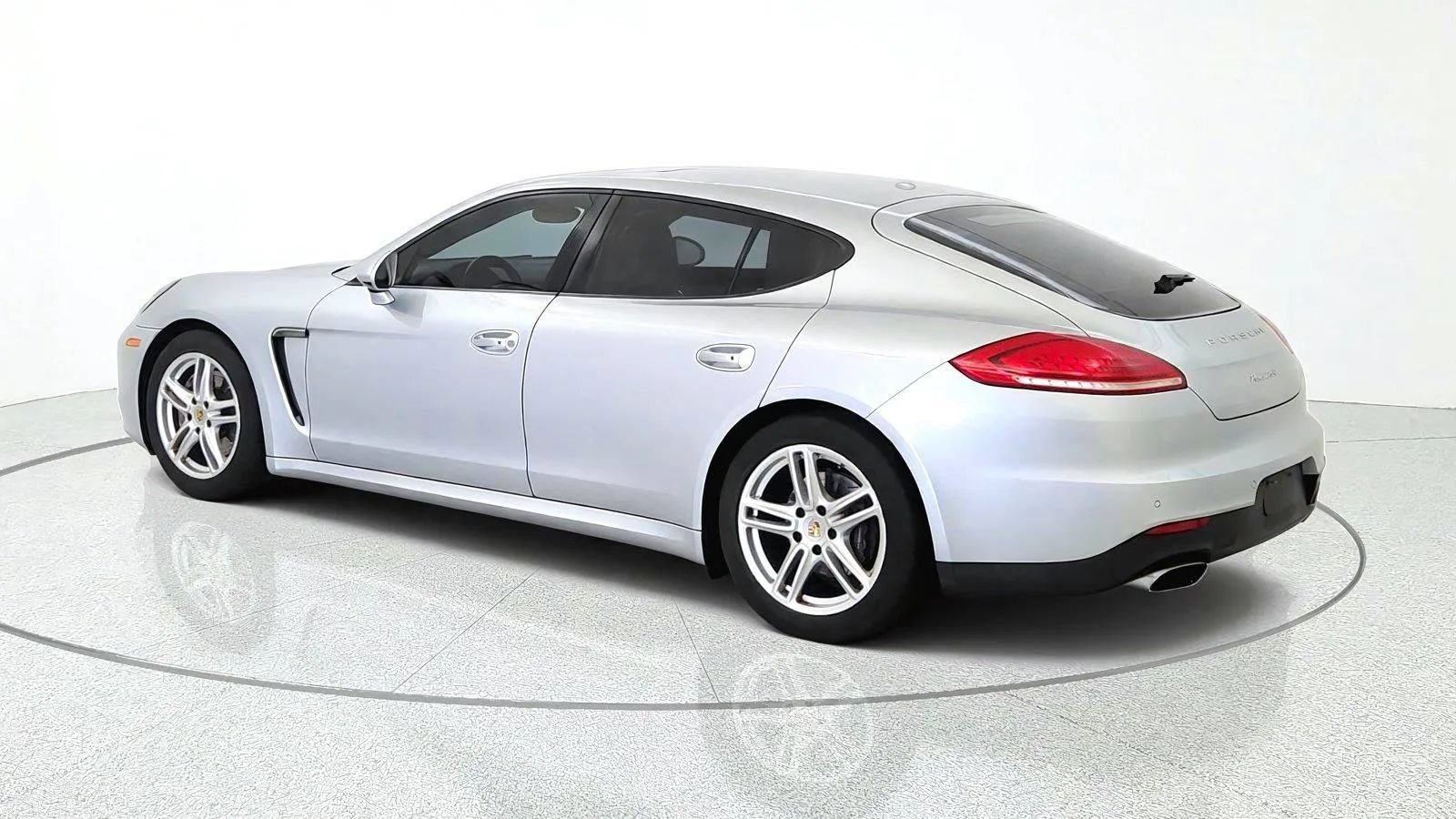Used 2015 Porsche Panamera 4 AWD/4WD image 6