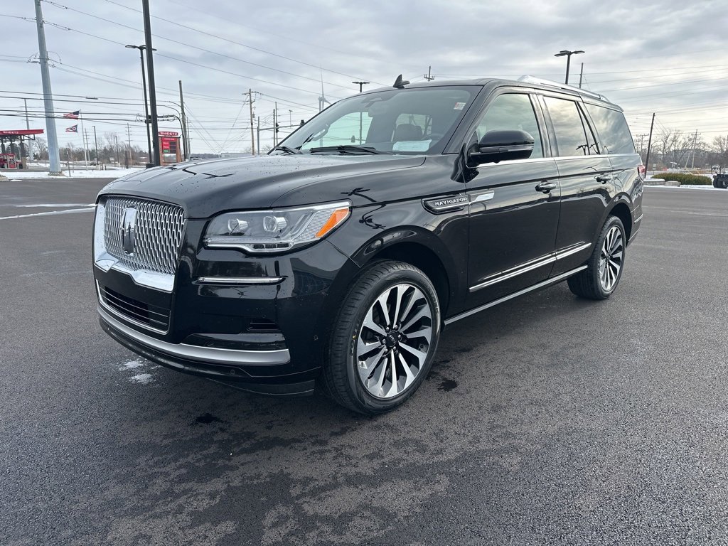 Used 2022 Lincoln Navigator Reserve image 1