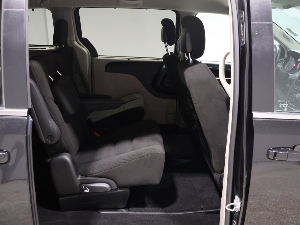 Used 2015 Chrysler Town & Country Touring image 21