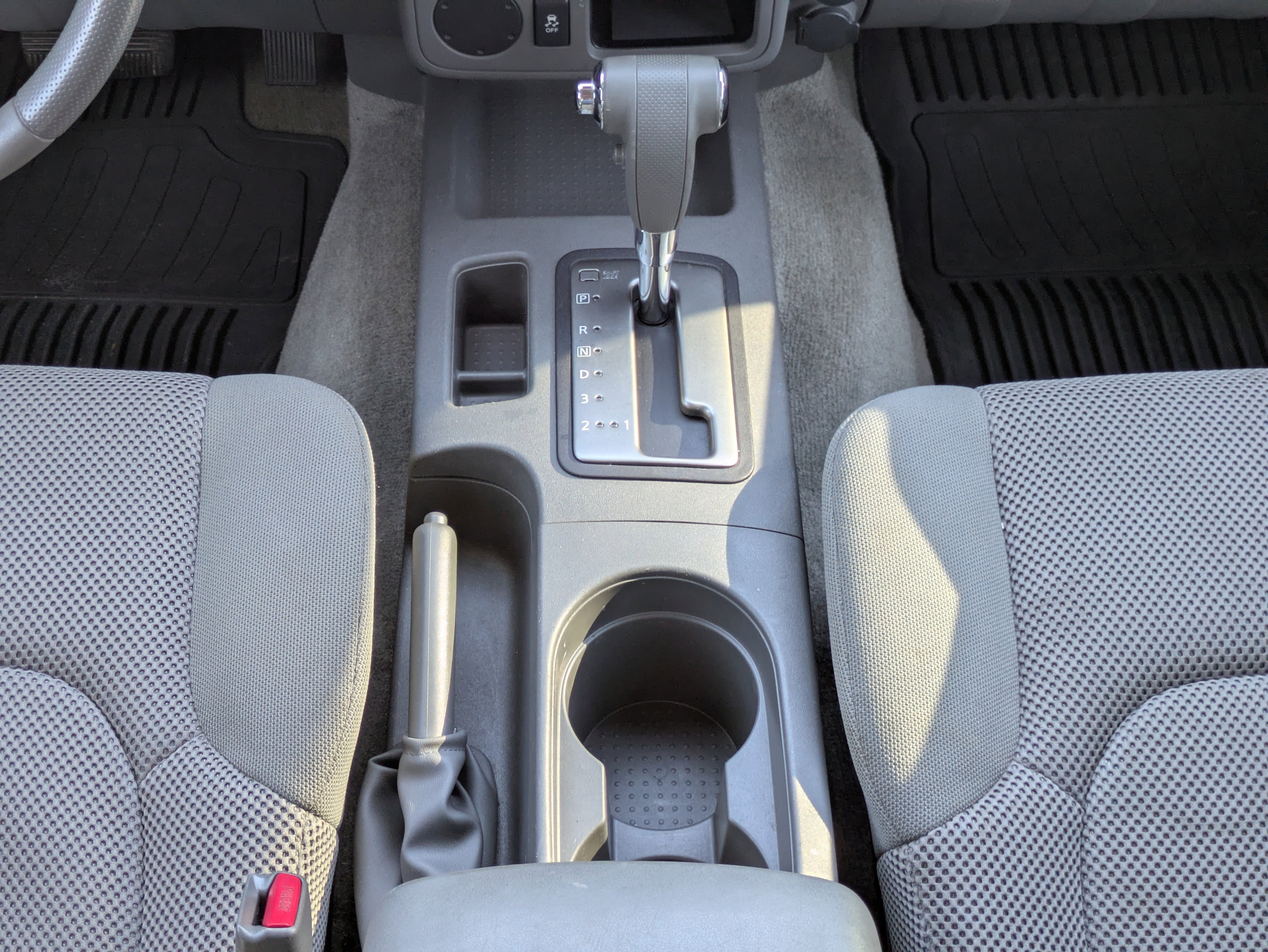 Used 2015 Nissan Frontier SV image 6