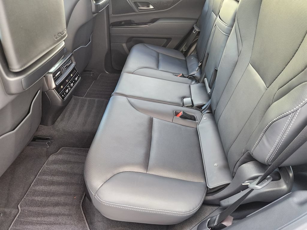Used 2023 Lexus LX 600 4WD w/ Luxury Package image 32