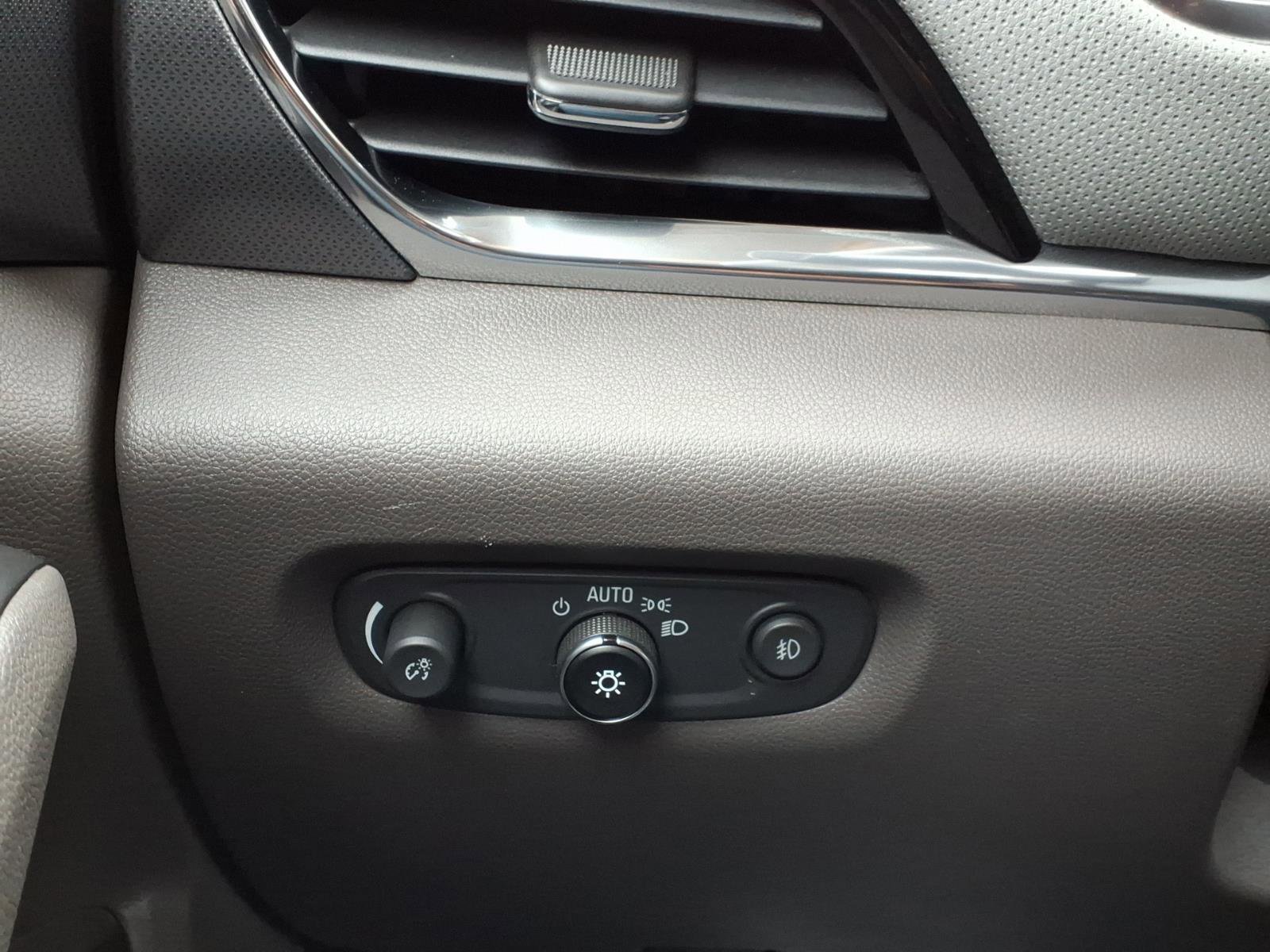 Used 2018 Chevrolet Traverse Premier image 30