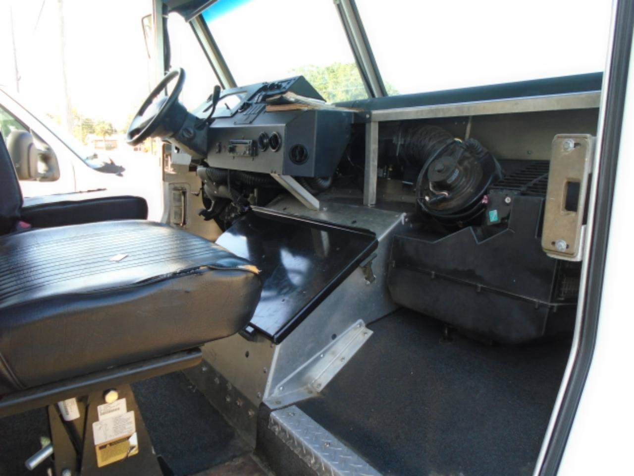 Used 2016 Ford E-350 and Econoline 350 Super Duty w/ A/C Prep Package RWD image 10