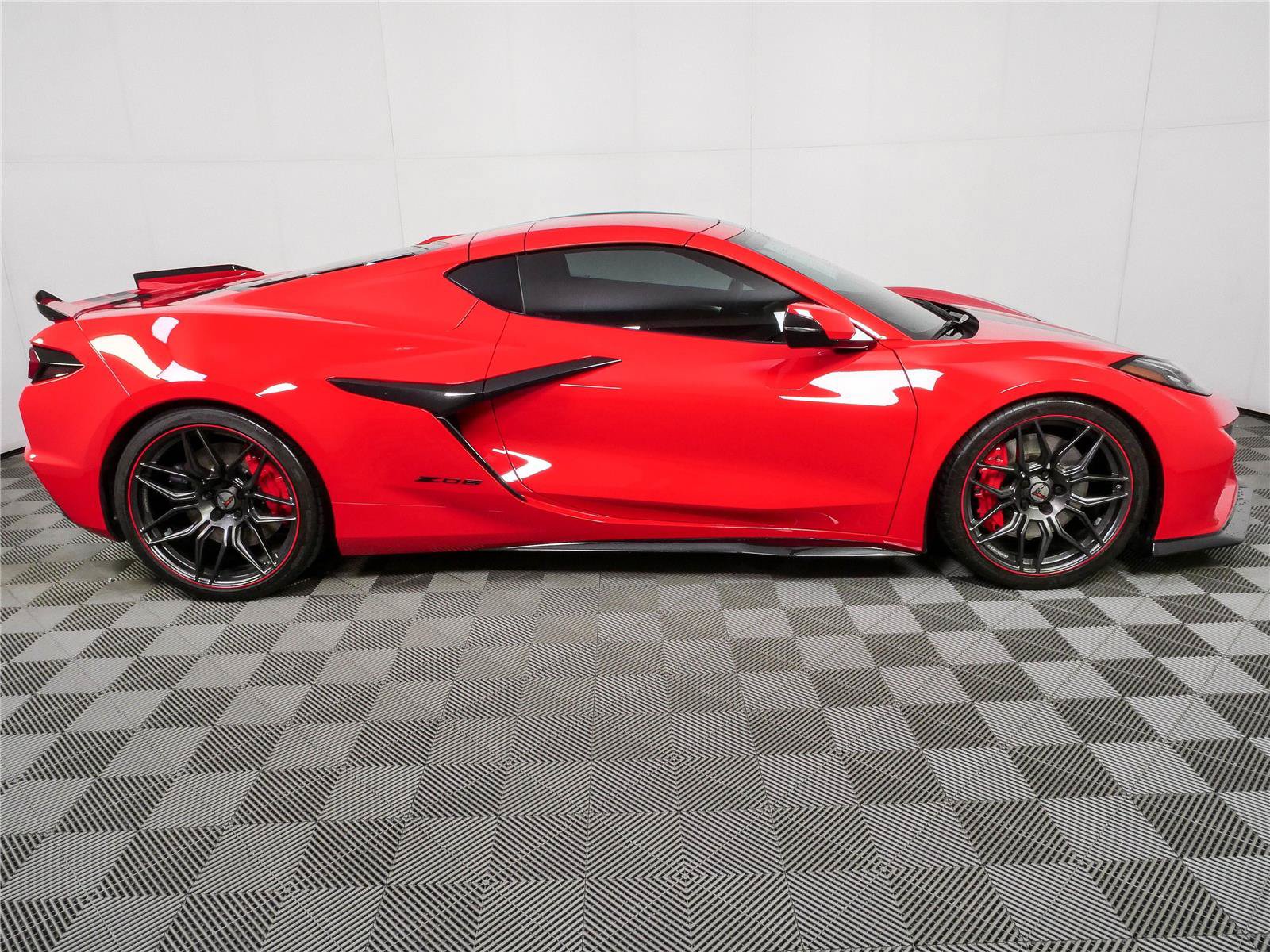 Used 2024 Chevrolet Corvette Z06 RWD image 24