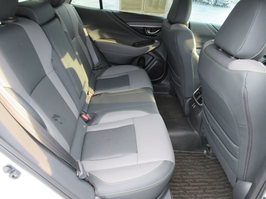 Used 2025 Subaru Outback Onyx Edition AWD/4WD image 18